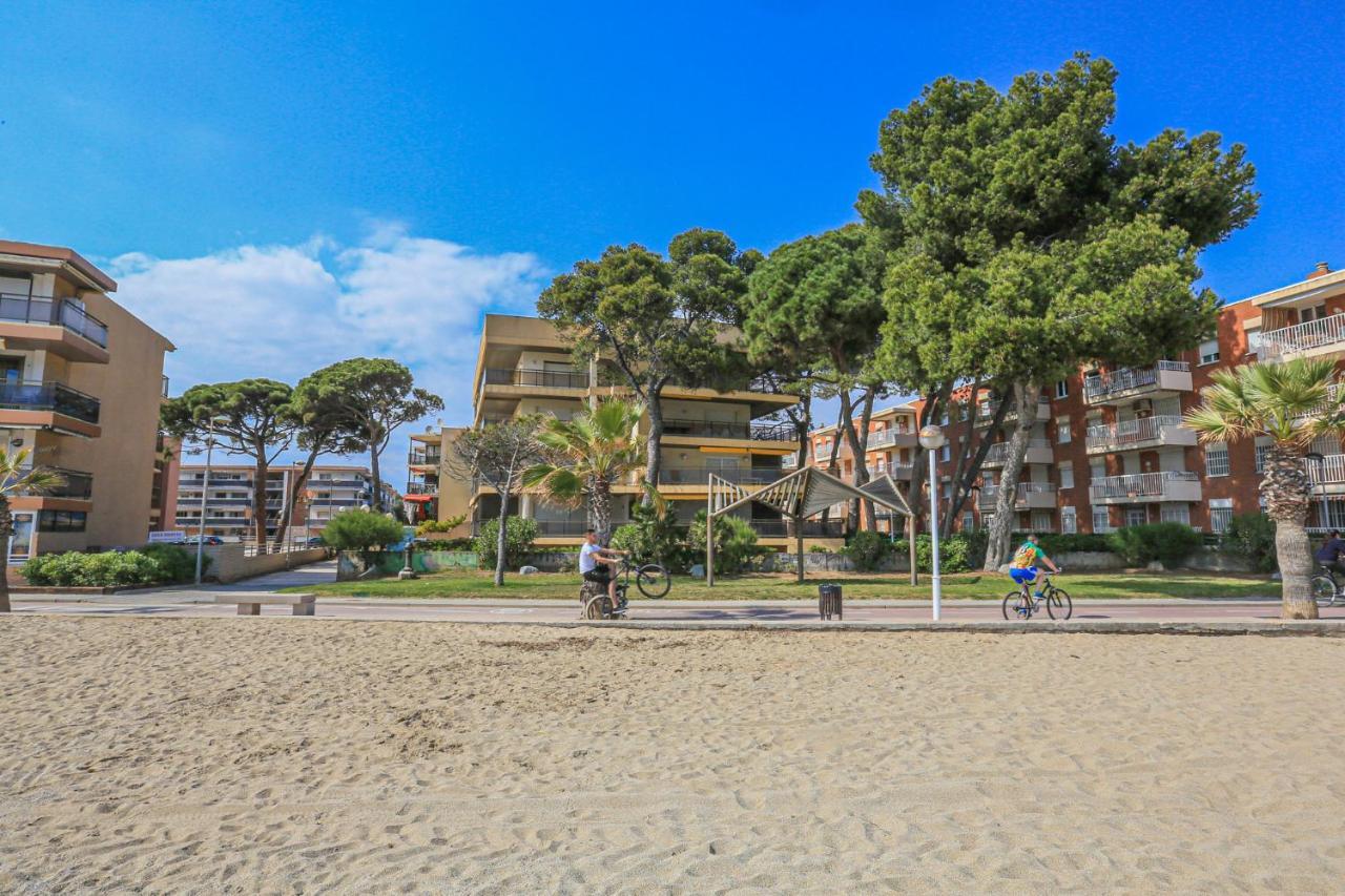 Txingudi Apartment Cambrils Bagian luar foto