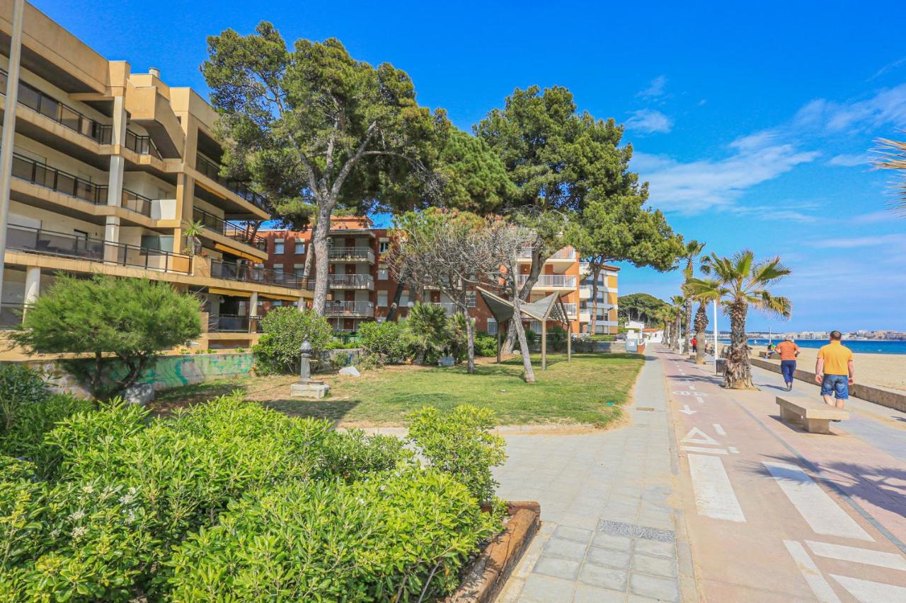 Txingudi Apartment Cambrils Bagian luar foto